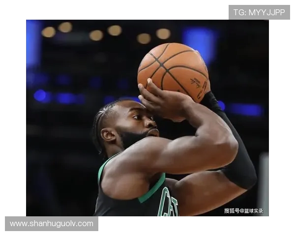 杰伦布朗手感低迷却全能表现砍下19分12板11助力助球队胜利